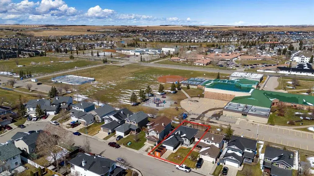 8 Canoe Circle SW