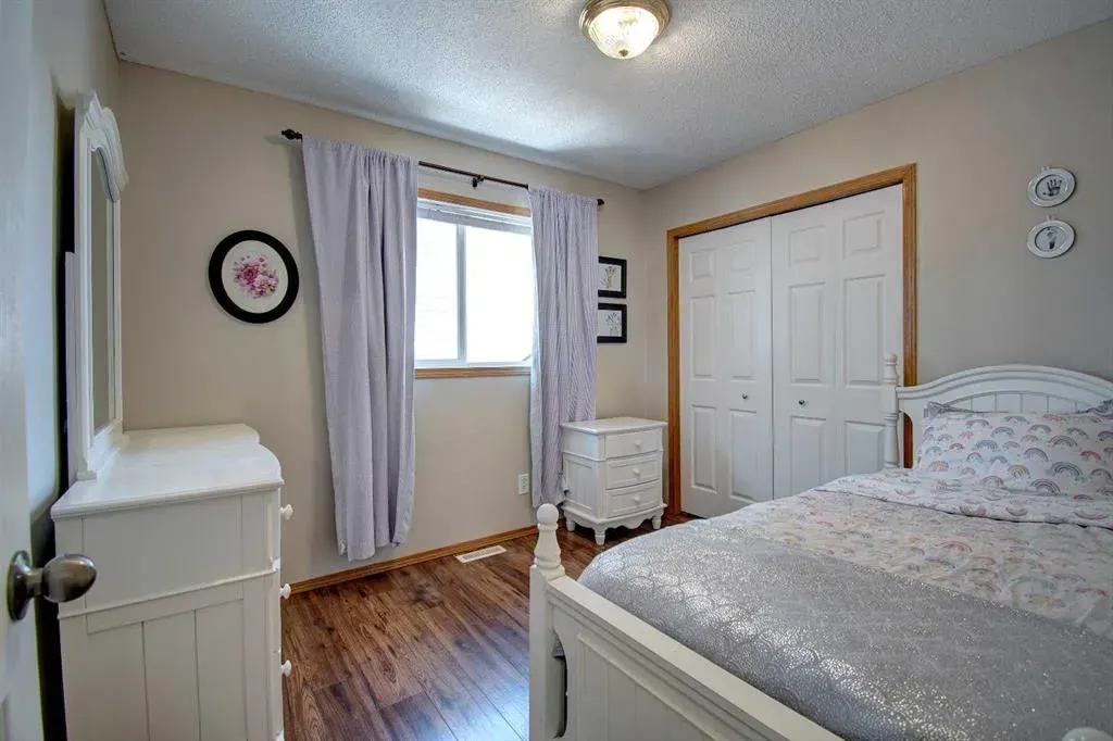 8 Canoe Circle SW