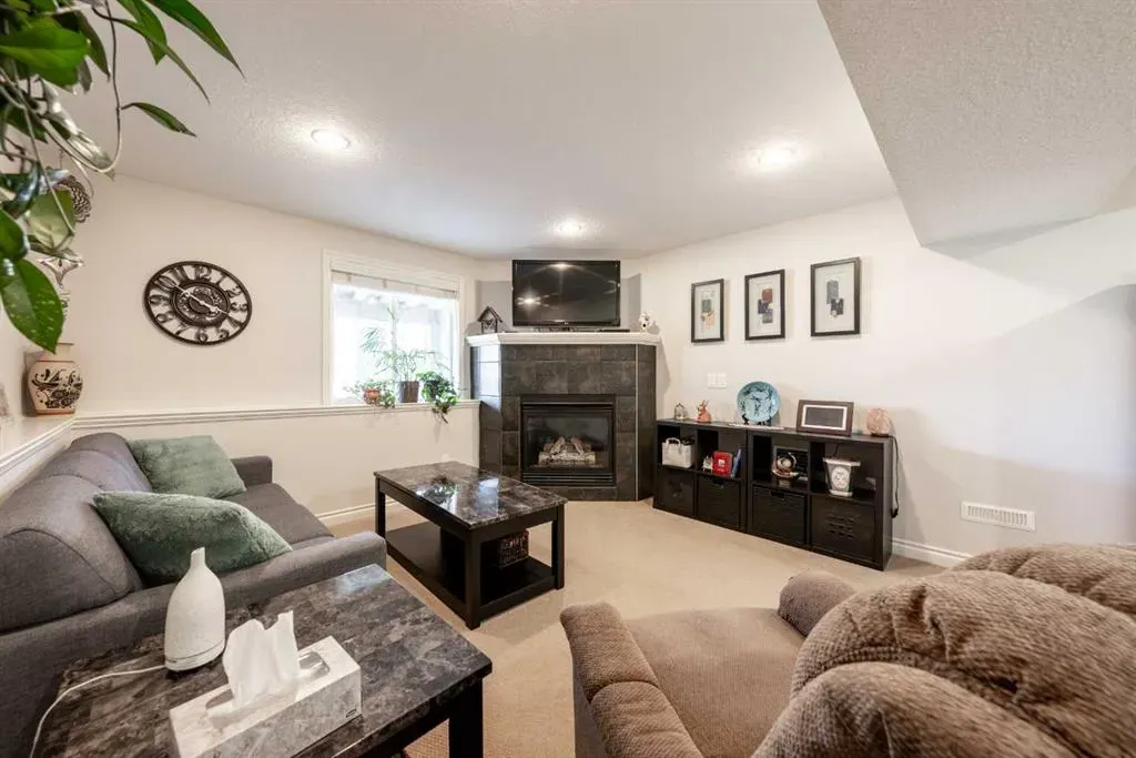 178 Prairie Springs Crescent SW