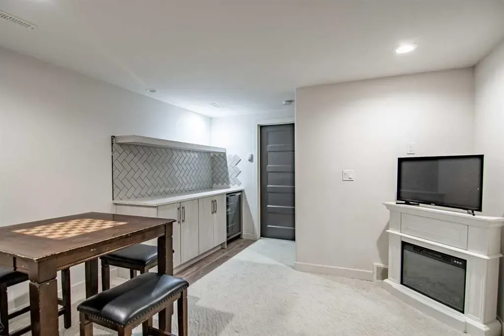 118 Turner Crescent
