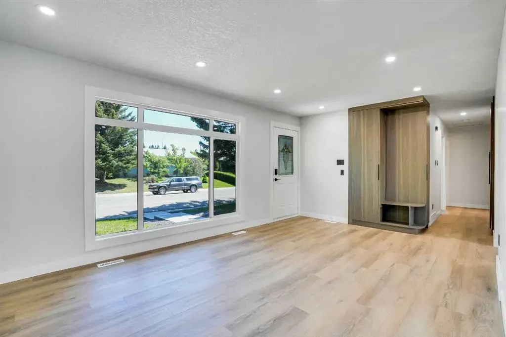 1344 Lake Michigan Crescent SE