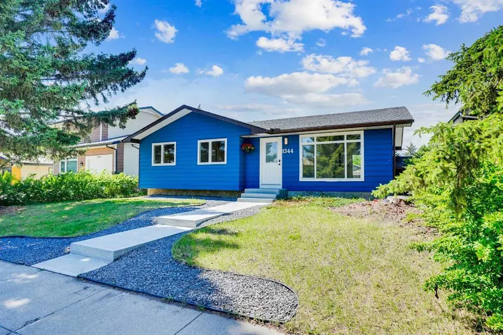 1344 Lake Michigan Crescent SE