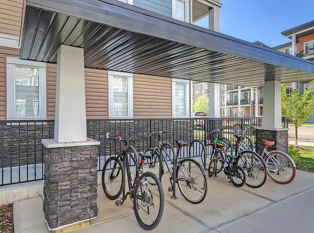 25 Walgrove SE, #201