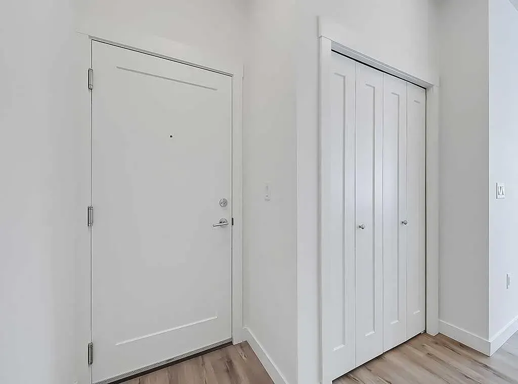 25 Walgrove SE, #201