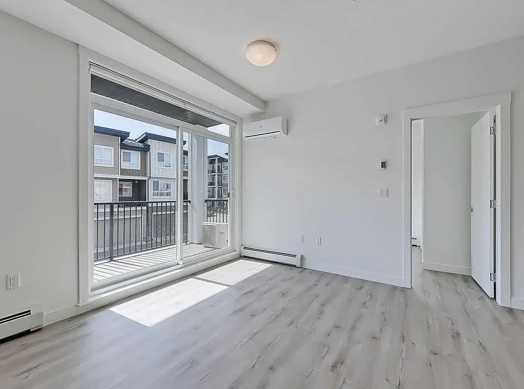 25 Walgrove SE, #201