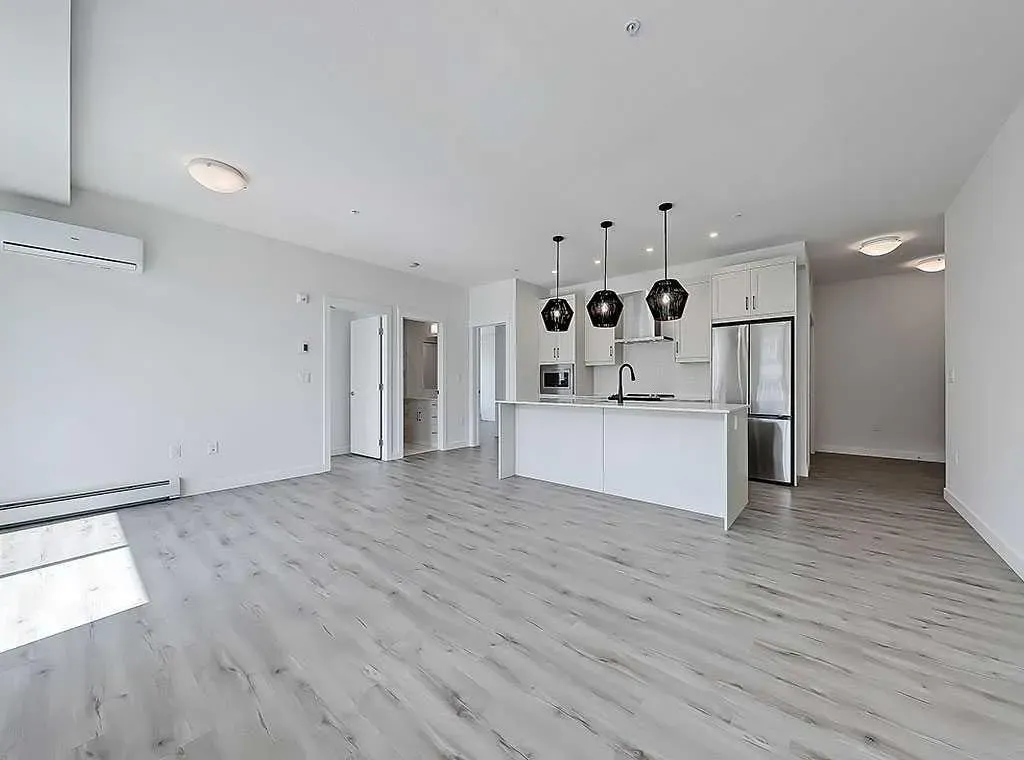 25 Walgrove SE, #201
