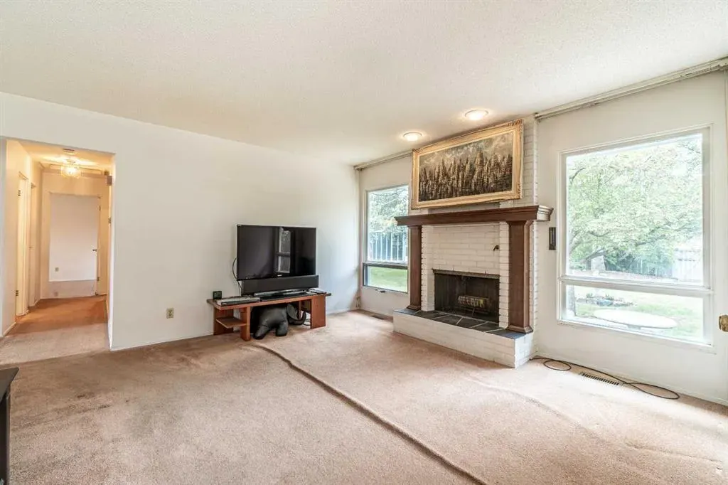 1099 Acadia Drive SE