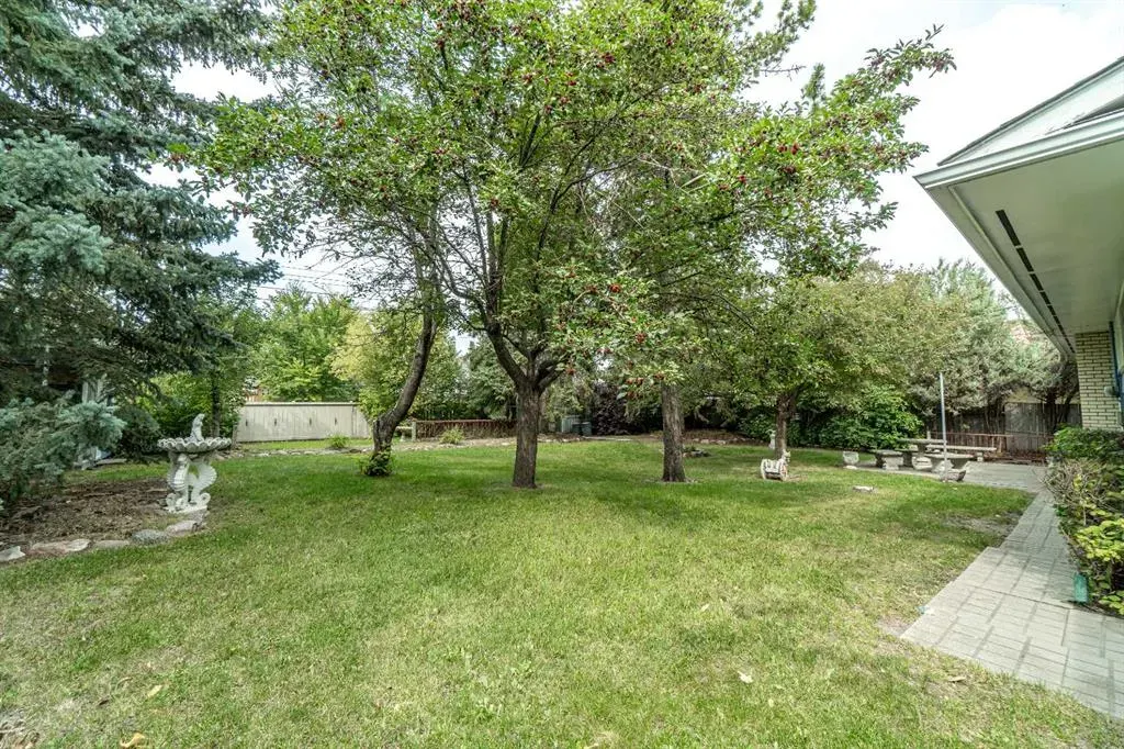 1099 Acadia Drive SE