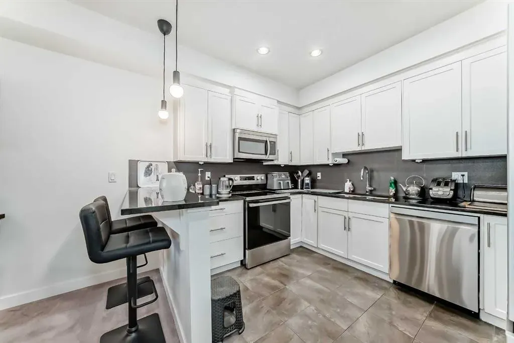1005A Westmount Drive, #211
