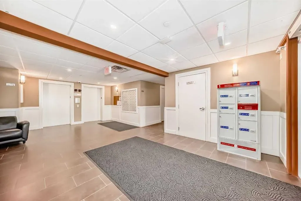 1005A Westmount Drive, #211