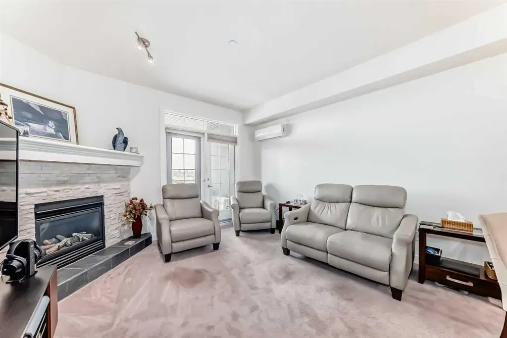 1005A Westmount Drive, #211