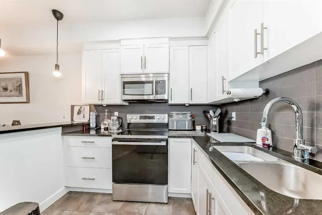 1005A Westmount Drive, #211