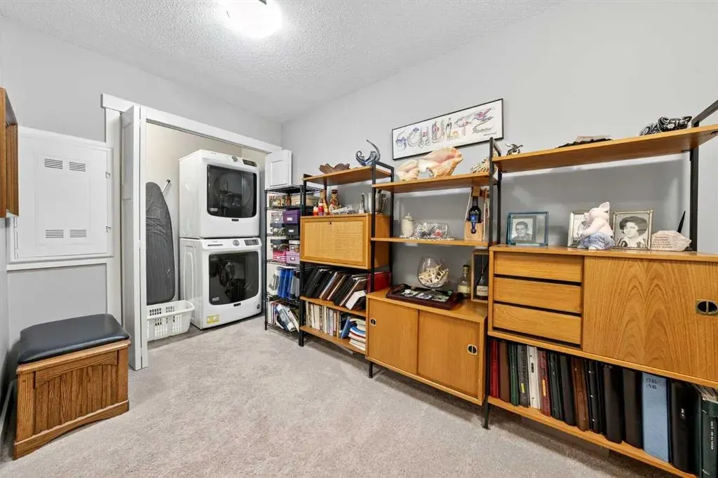 523 Evanston Manor NW