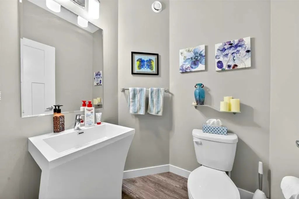 523 Evanston Manor NW