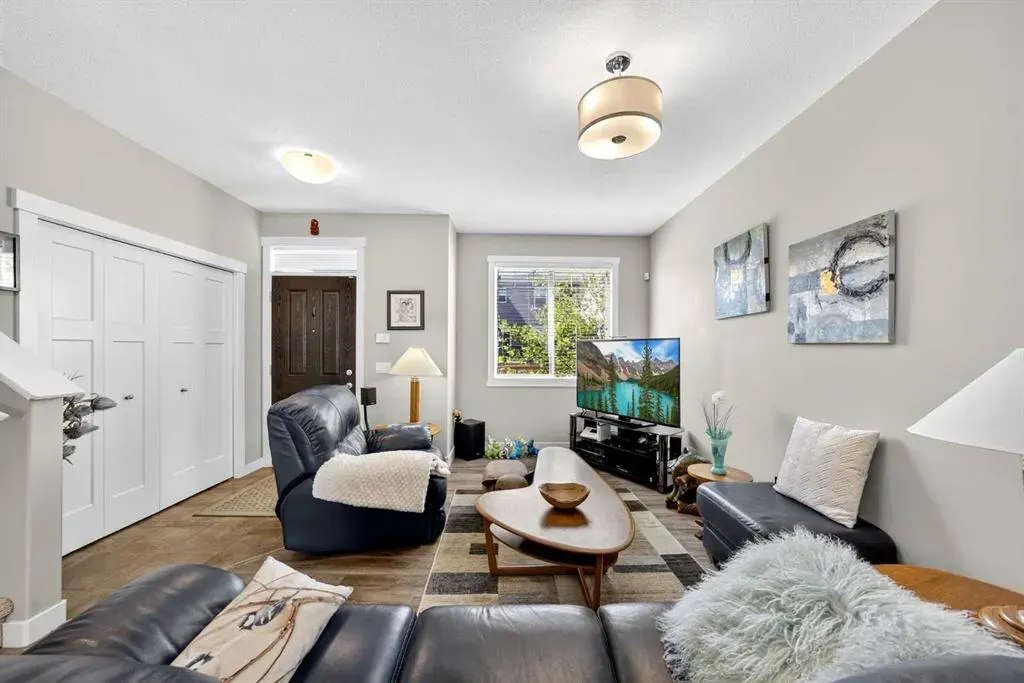 523 Evanston Manor NW