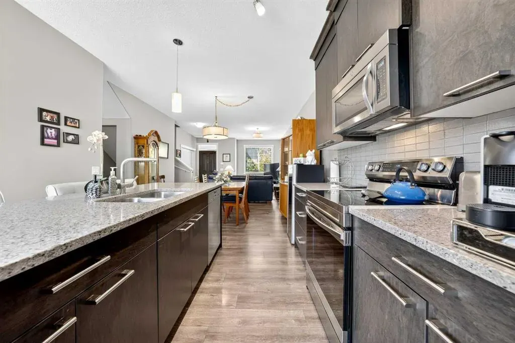 523 Evanston Manor NW