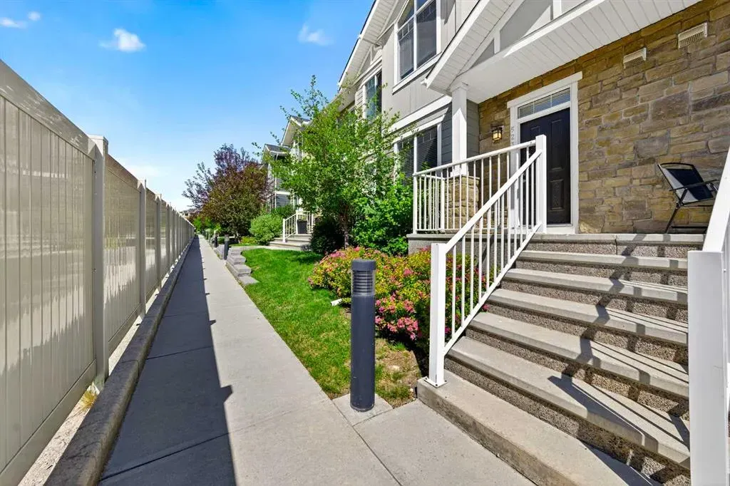 523 Evanston Manor NW