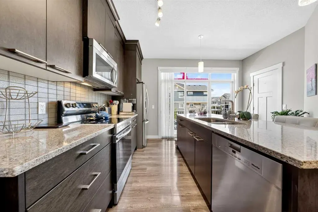 523 Evanston Manor NW