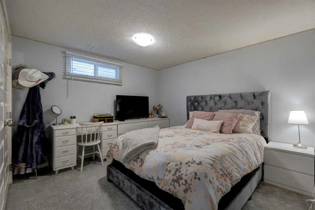 82 Gladys Ridge Road SW