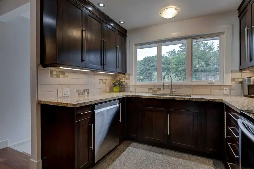 82 Gladys Ridge Road SW