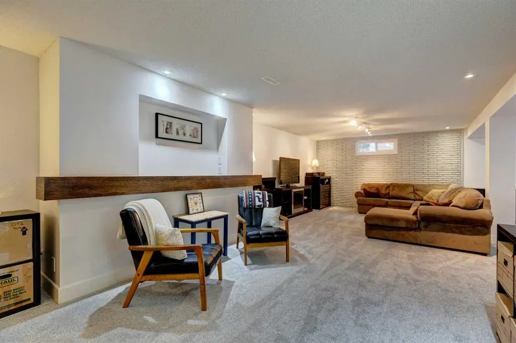 82 Gladys Ridge Road SW