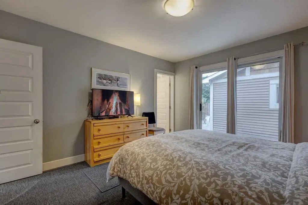 82 Gladys Ridge Road SW