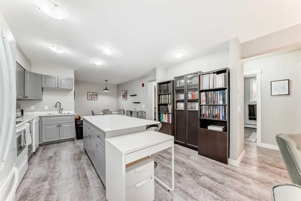 606 Lakeside Boulevard, #22
