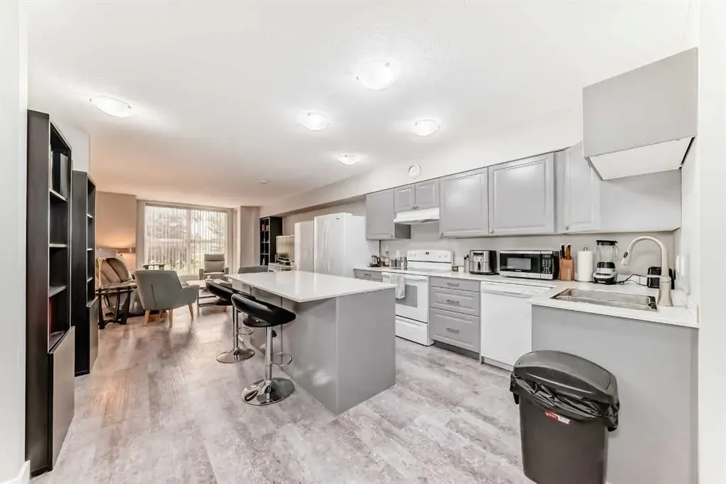 606 Lakeside Boulevard, #22