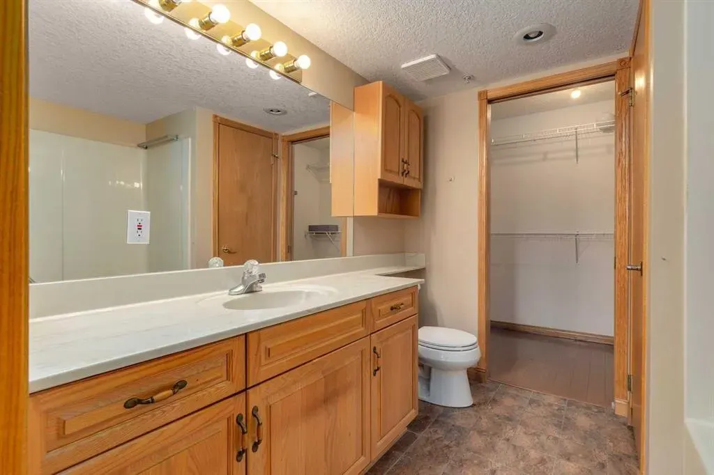 6868 Sierra Morena Boulevard SW, #220