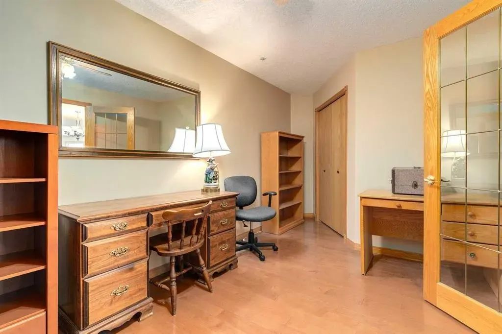 6868 Sierra Morena Boulevard SW, #220
