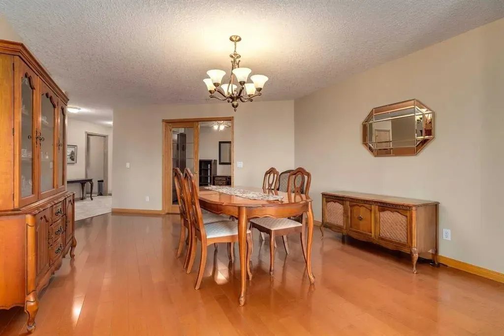 6868 Sierra Morena Boulevard SW, #220