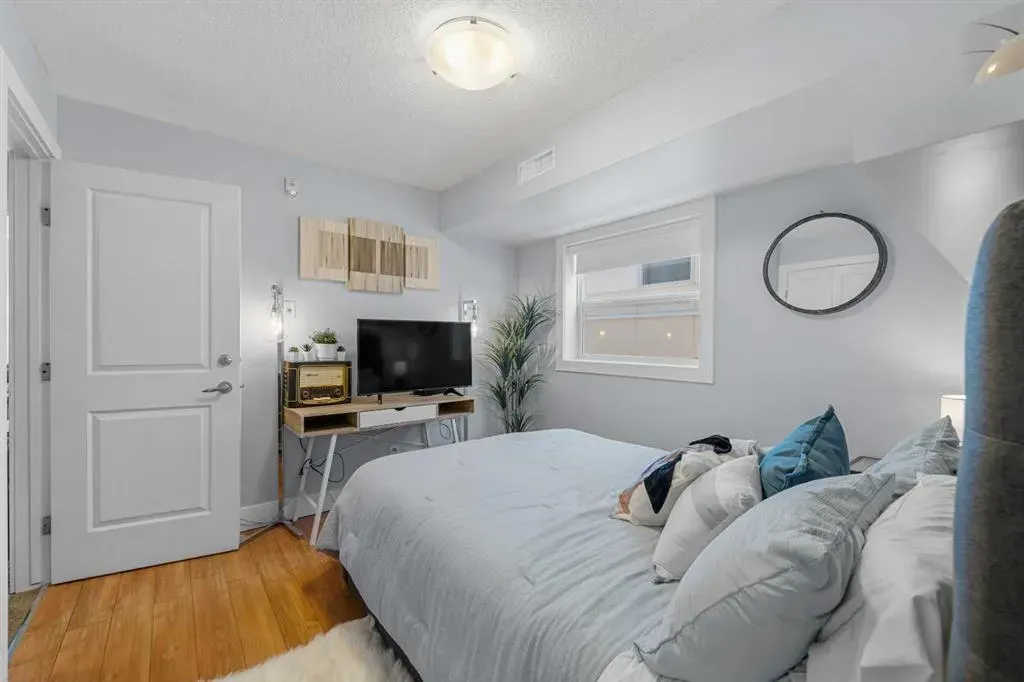 2111 34 Avenue SW, #201