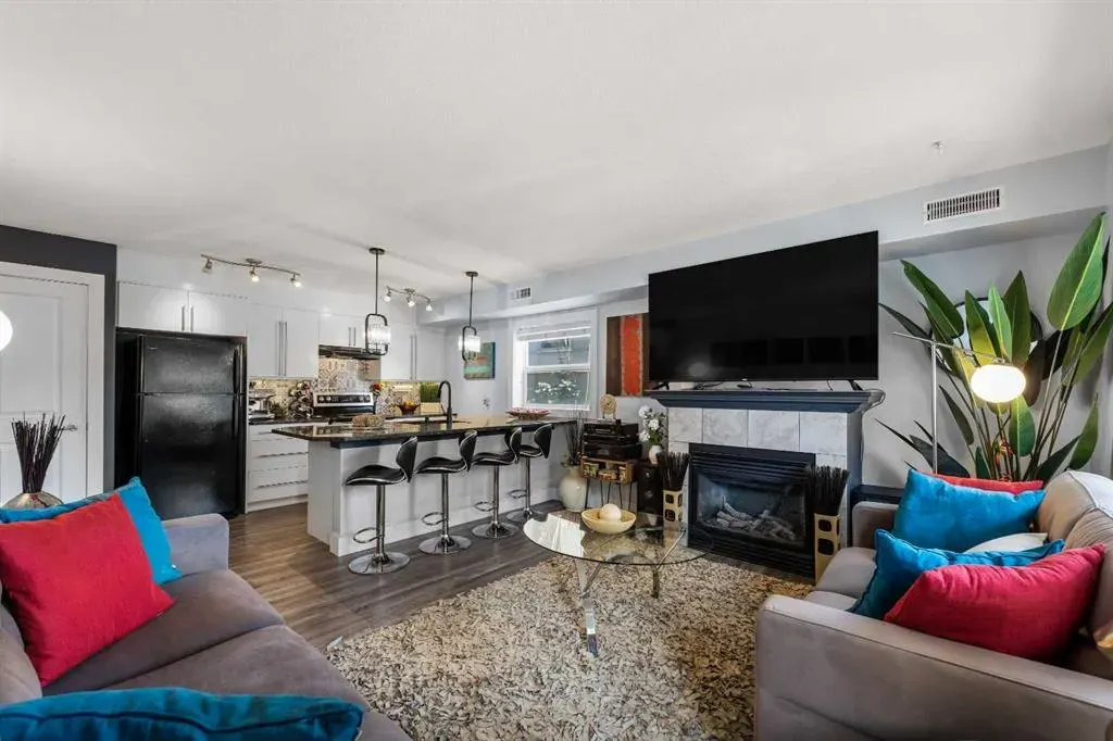 2111 34 Avenue SW, #201