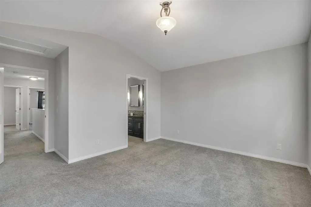 83 Copperpond Square SE