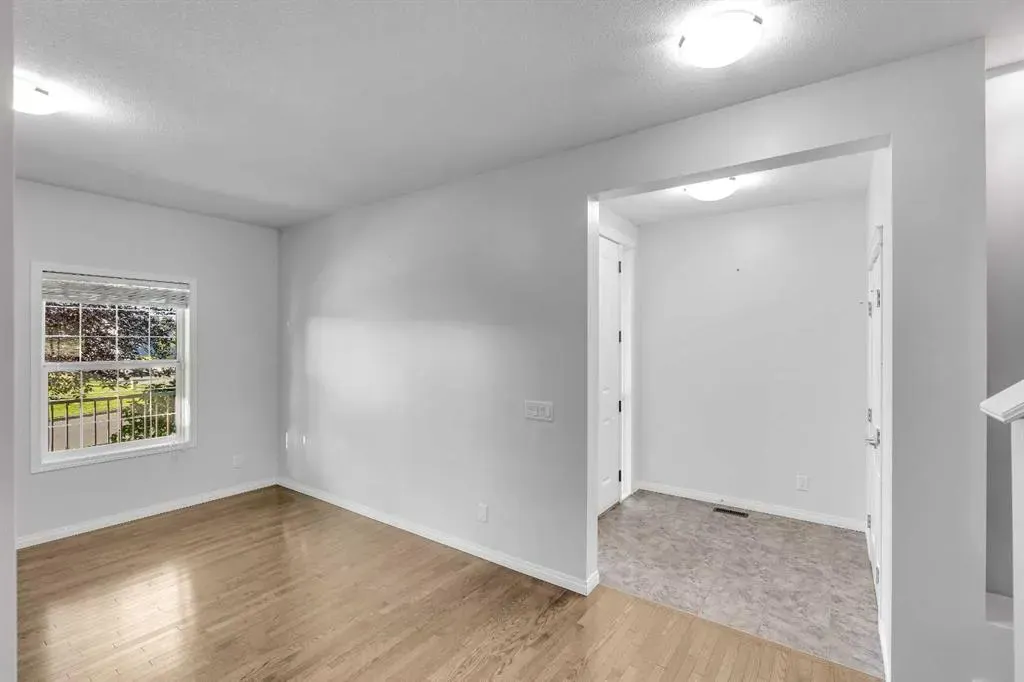 83 Copperpond Square SE
