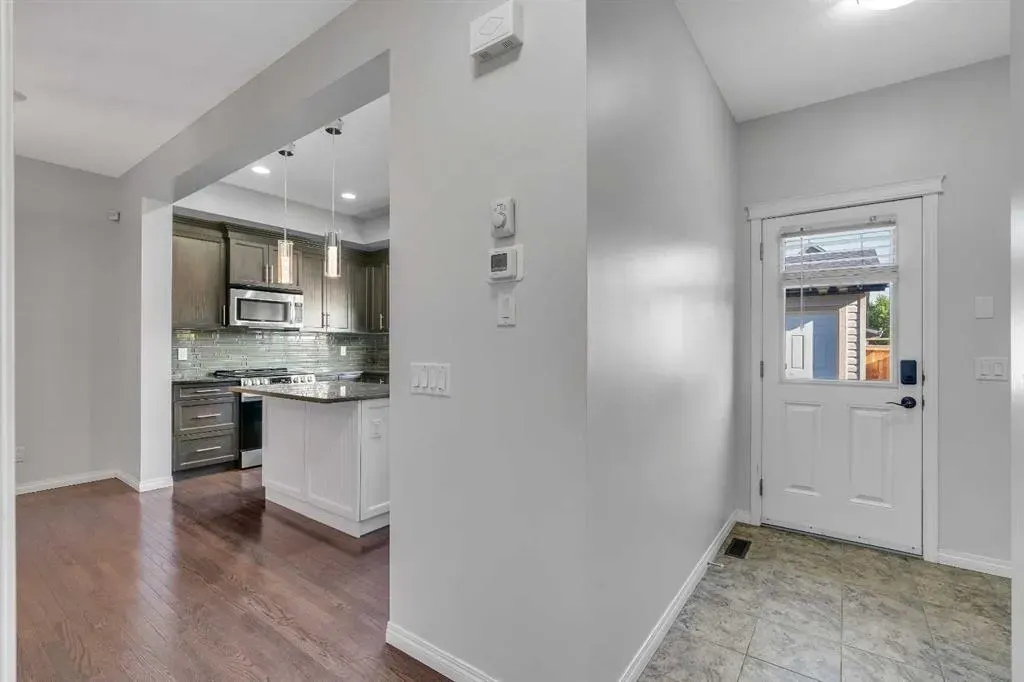 83 Copperpond Square SE