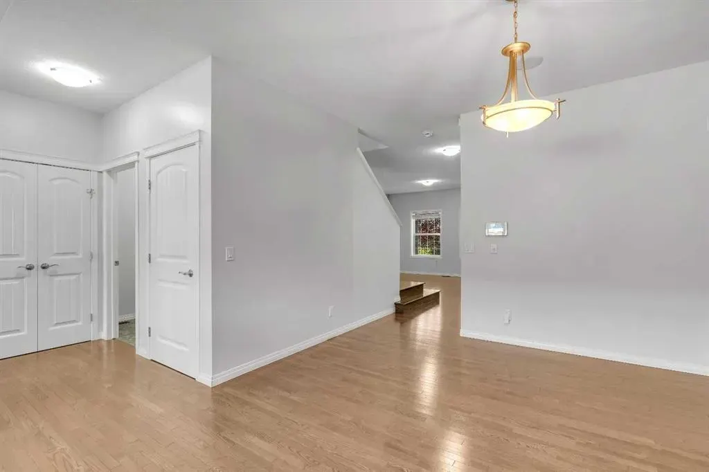 83 Copperpond Square SE
