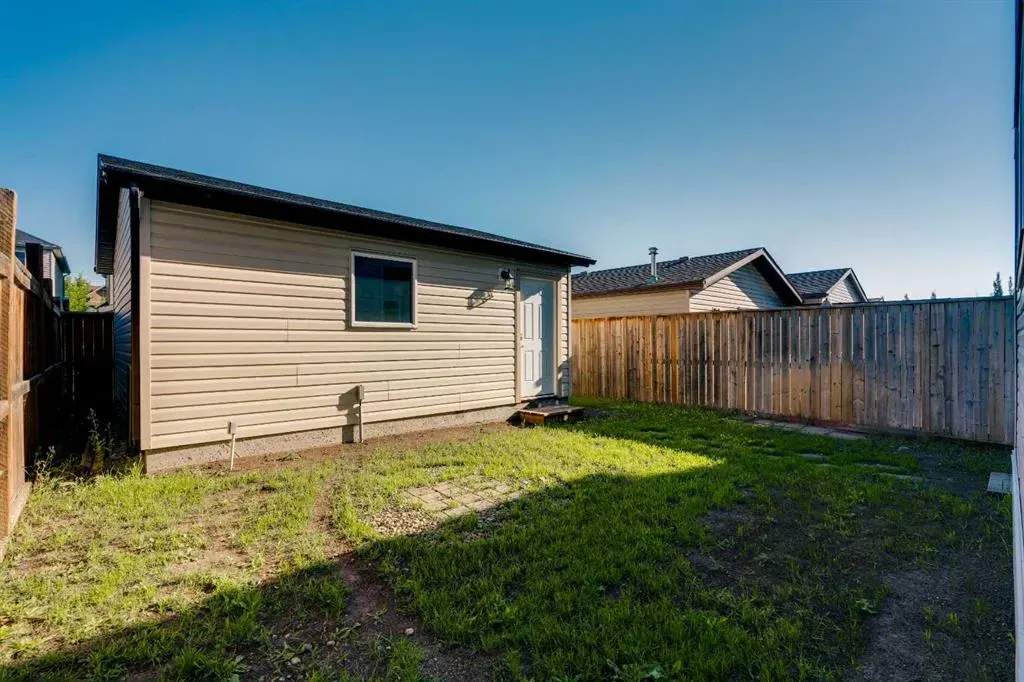 83 Copperpond Square SE
