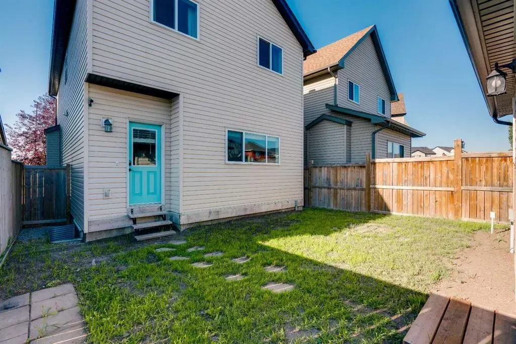 83 Copperpond Square SE