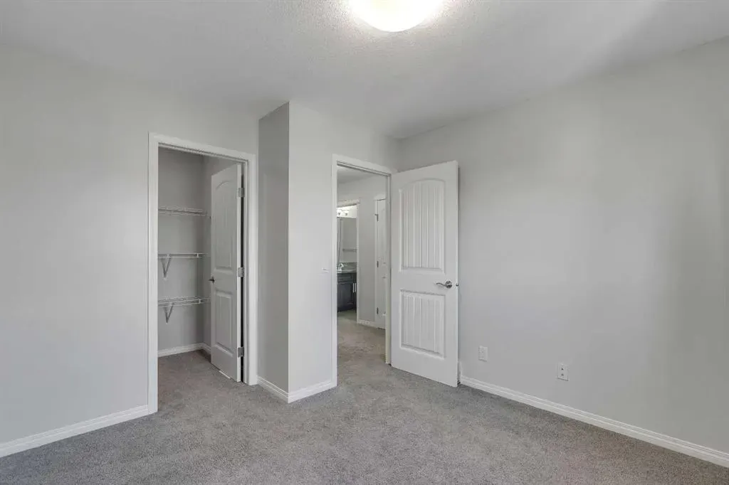83 Copperpond Square SE