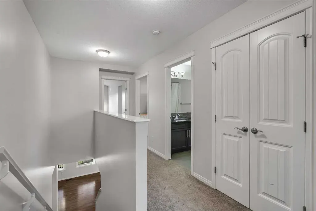83 Copperpond Square SE