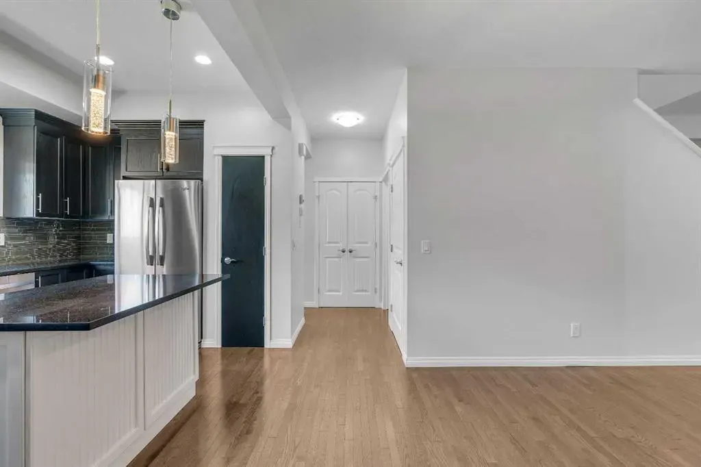 83 Copperpond Square SE