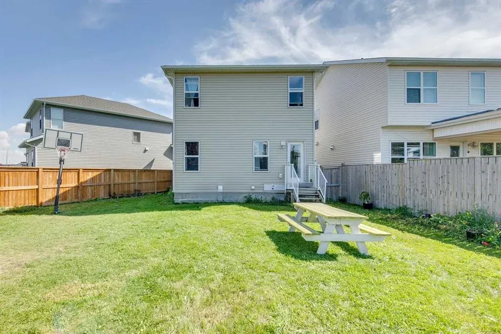 43 Sunrise Crescent NE