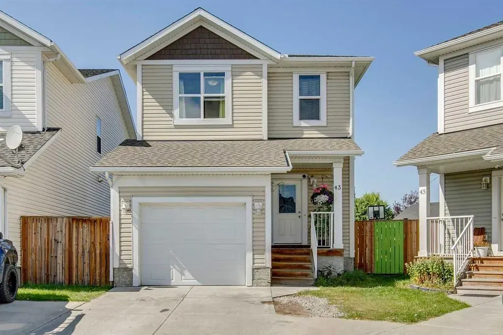 43 Sunrise Crescent NE