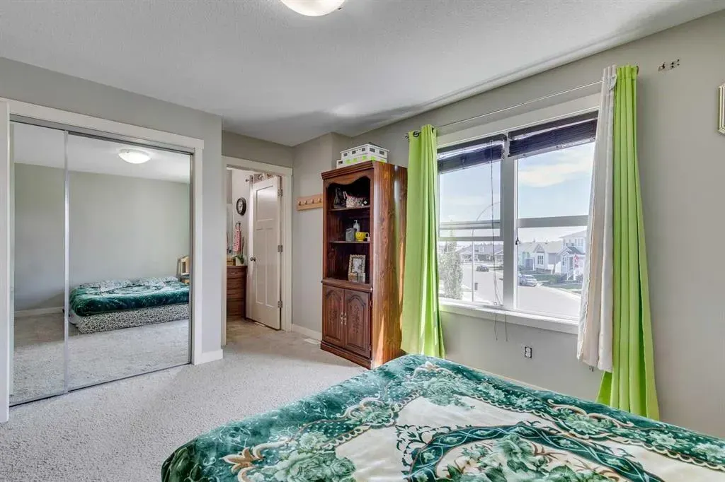 43 Sunrise Crescent NE