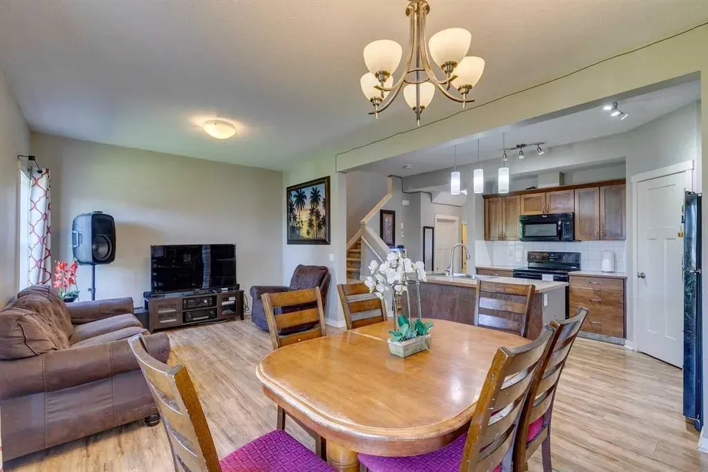 43 Sunrise Crescent NE