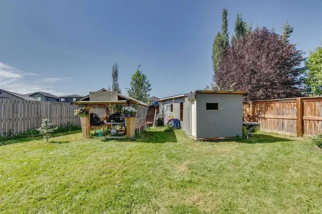 43 Sunrise Crescent NE