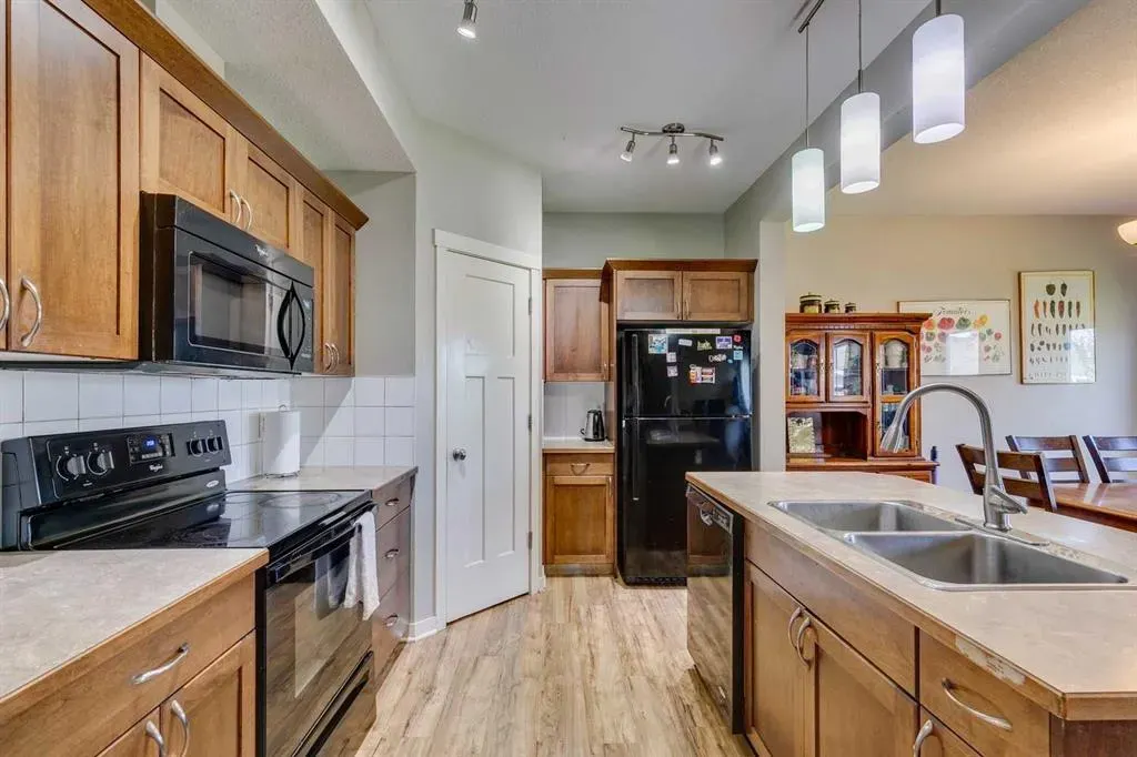 43 Sunrise Crescent NE