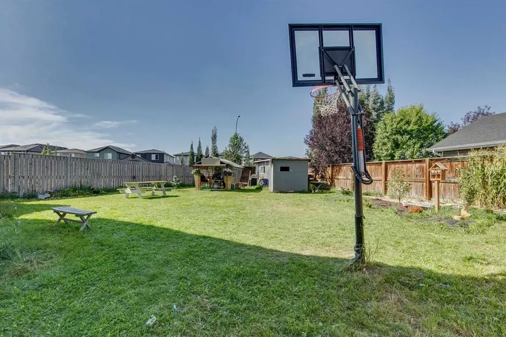 43 Sunrise Crescent NE