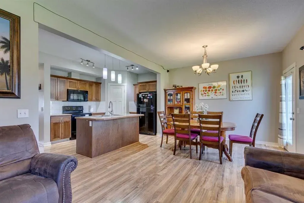 43 Sunrise Crescent NE